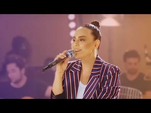 Kurşun Adres Sormaz Ki (Akustik Canlı Performans) — Ebru Gündeş