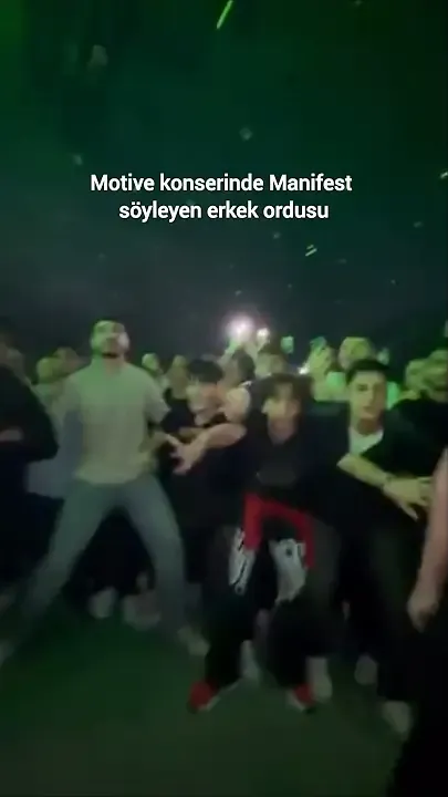 Motive konserinde Manifest söyleyen erkek ordusu🪩 #manifest #motive #zehir #manifestgirls #konser — Неизвестен