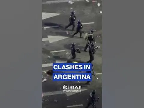 Clashes erupt between fans and police in Argentina — Roya News English