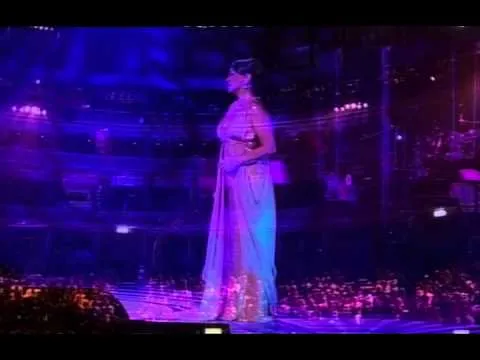 "Sen Ağlama" (2007 - Londra Royal Albert Hall / İngiltere) — Sezen Aksu