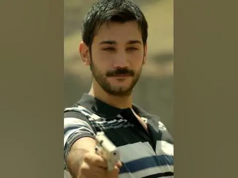 Aşkından kafasına sıktı! #benimiçinüzülme #shorts — Benim İçin Üzülme